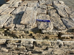 placage granit ocre